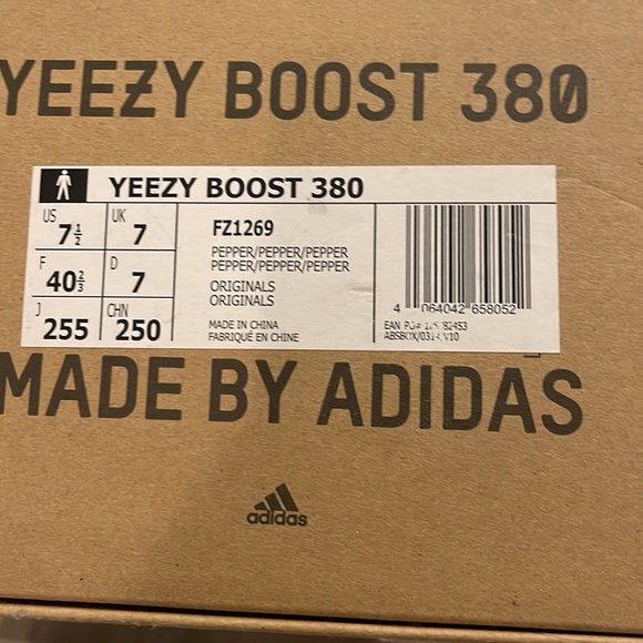 YEEZY BOOST 380 - Picture 8 of 8